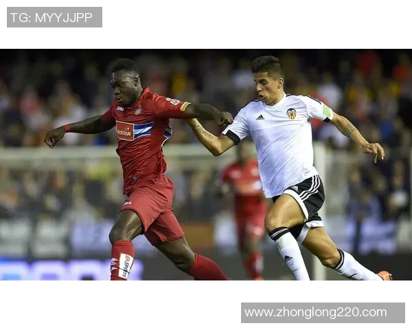 坎塞洛在足球界的崛起与挑战：从天才少年到顶级后卫的成长之路