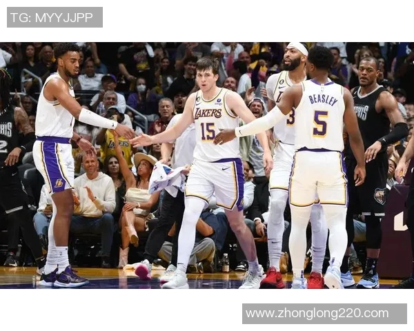 爵士队与灰熊队激战正酣谁能在这场对决中笑到最后