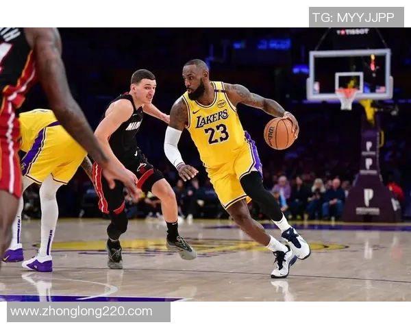 热火与湖人精彩对决回放12月11日比赛全程回顾与精彩瞬间分析